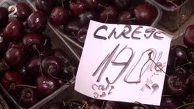 Cireșele de import au apărut deja pe tarabe, dar prețul exorbitant le lasă un gust amar românilor. Un kilogram ajunge și la 200 de lei: „Nu dau atât”